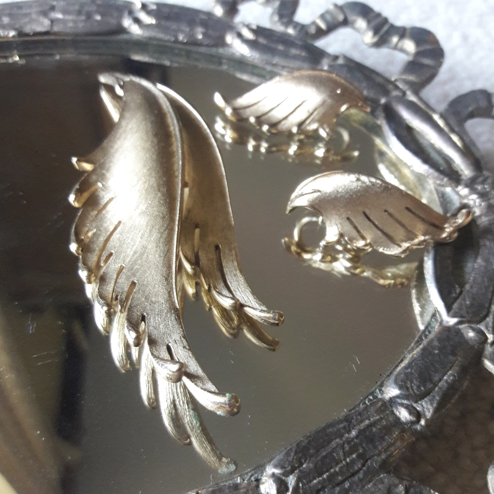 VTG "CROWN TRIFARI" FEATHER BROOCH AND EARRINGS!